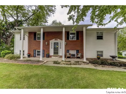 3204 Victoria Dr, Springfield, IL 62704 photo 1