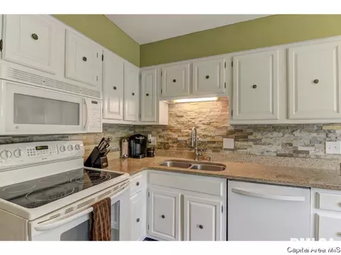 3204 Victoria Dr, Springfield, IL 62704 photo 10