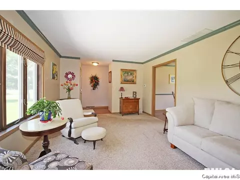 200 Gabbert Rd, Springfield, IL 62707 photo 2