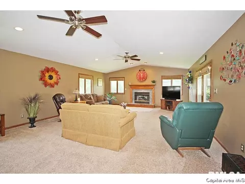 200 Gabbert Rd, Springfield, IL 62707 photo 10