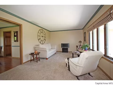 200 Gabbert Rd, Springfield, IL 62707 photo 3