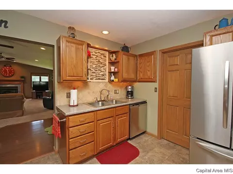 200 Gabbert Rd, Springfield, IL 62707 photo 8