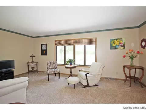 200 Gabbert Rd, Springfield, IL 62707 photo 4