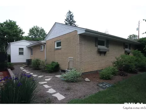 1525 Cherry Rd, Springfield, IL 62704 photo 2