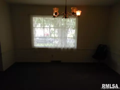 2804 Arlington Dr, Springfield, IL 62704 photo 3
