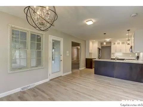 8017 Wilson Ter, Springfield, IL 62712 photo 12