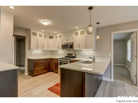 8017 Wilson Ter, Springfield, IL 62712 photo 5