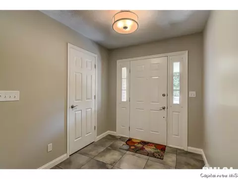 8017 Wilson Ter, Springfield, IL 62712 photo 2
