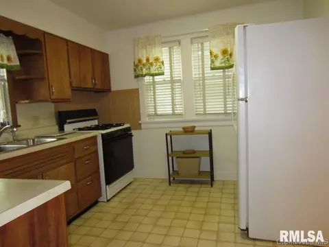 2227 S 13th St, Springfield, IL 62703 photo 5