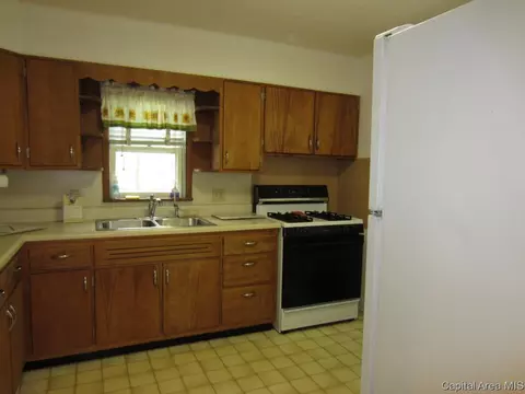 2227 S 13th St, Springfield, IL 62703 photo 4