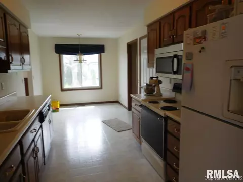 2712 Timber Pointe Dr, Springfield, IL 62702 photo 8