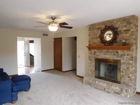 2712 Timber Pointe Dr, Springfield, IL 62702 photo 3