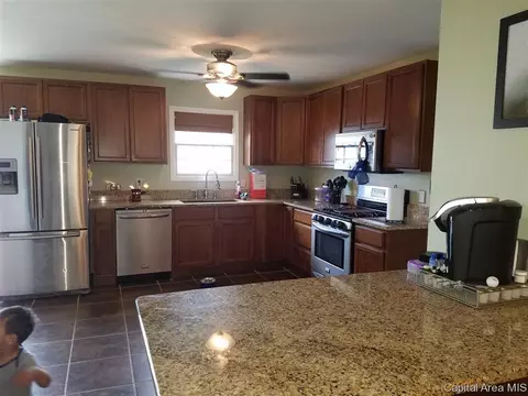 3709 Kerry Blvd, Springfield, IL 62712 photo 2
