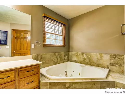 5960 N Lake Rd, Springfield, IL 62711 photo 18