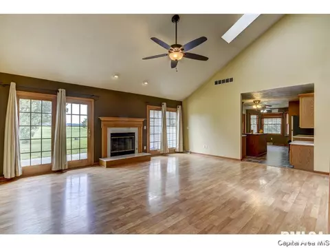 5960 N Lake Rd, Springfield, IL 62711 photo 2
