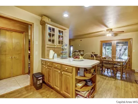2433 Parkview, Springfield, IL 62704 photo 10