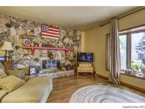 2433 Parkview, Springfield, IL 62704 photo 2