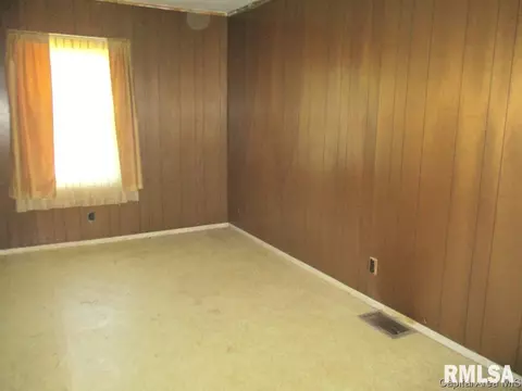 512 E Willard St, Wataga, IL 61488 photo 8