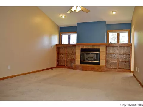 6321 Brent Dr, Springfield, IL 62712 photo 2