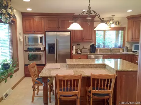 607 E 2650 North Rd, Rochester, IL 62563 photo 10