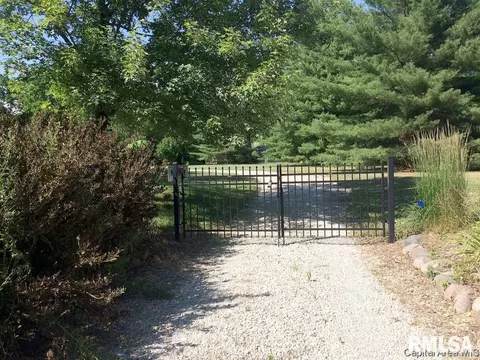 607 E 2650 North Rd, Rochester, IL 62563 photo 2