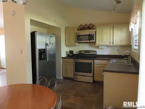 204 Glasgow Dr, Springfield, IL 62702 photo 13