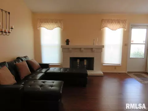204 Glasgow Dr, Springfield, IL 62702 photo 8