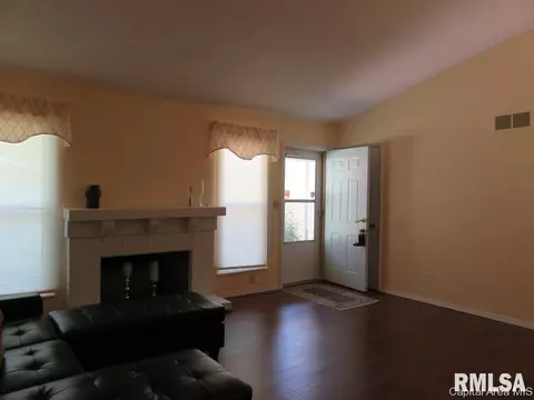 204 Glasgow Dr, Springfield, IL 62702 photo 6