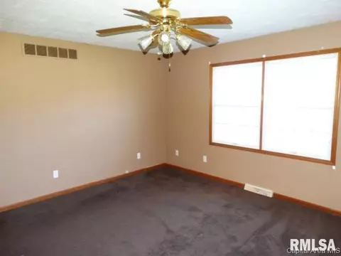 2810 Cronin Dr, Springfield, IL 62711 photo 2