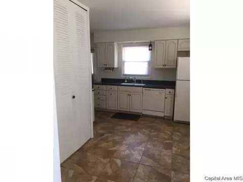 2905 Arlington Dr, Springfield, IL 62704 photo 2
