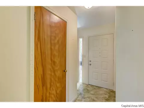 2130 Cardinal Dr, Springfield, IL 62704 photo 3