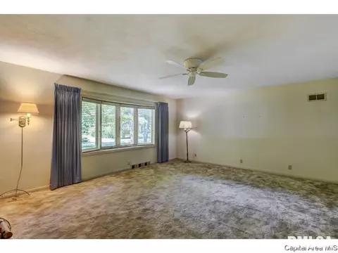 2130 Cardinal Dr, Springfield, IL 62704 photo 5