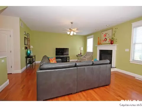 2000 Stonehaven, Chatham, IL 62629 photo 4