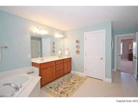 2000 Stonehaven, Chatham, IL 62629 photo 15