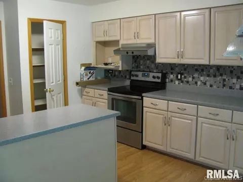 8025 W Outer Rd, Sherman, IL 62684 photo 5