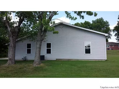 301 S 7th St, Benld, IL 62009 photo 3