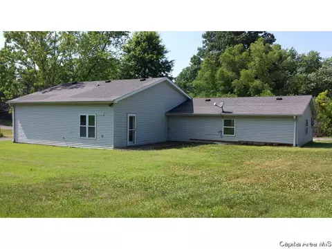 301 S 7th St, Benld, IL 62009 photo 2
