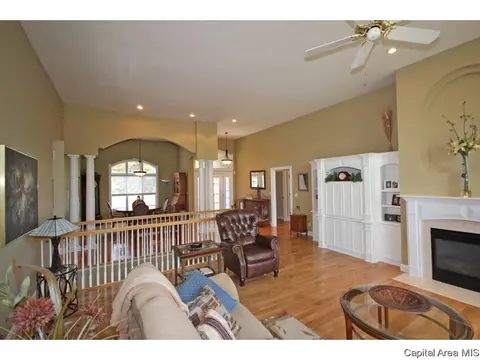 6305 Stonehaven Rdg, Springfield, IL 62711 photo 3