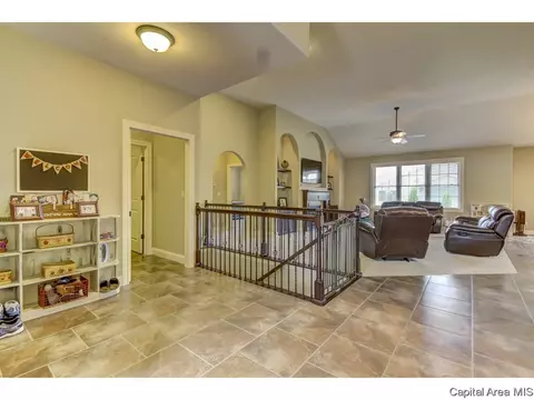 2713 Newcastle Ct, Springfield, IL 62712 photo 4