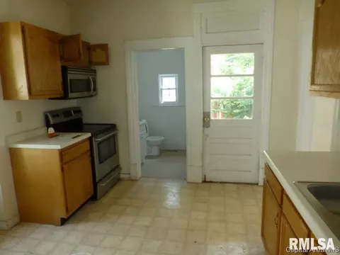 804 S Douglas, Springfield, IL 62704 photo 10