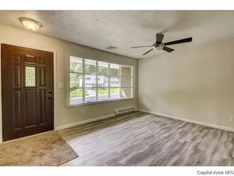 4 Pinto Dr, Springfield, IL 62702 photo 2