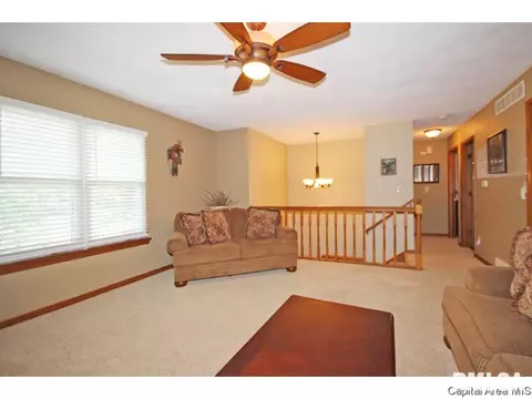 3808 Eagle Claw, Springfield, IL 62707 photo 2