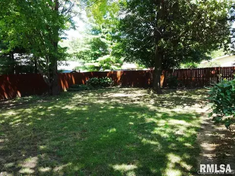 2225 Trowbridge Rd, Springfield, IL 62703 photo 3