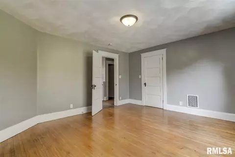 712 S Douglas Ave, Springfield, IL 62704 photo 26