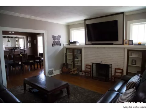 2045 S 4th St, Springfield, IL 62703 photo 6