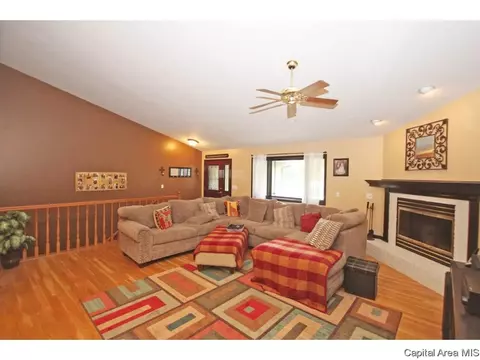 63 Buckhorn Dr, Springfield, IL 62707 photo 2