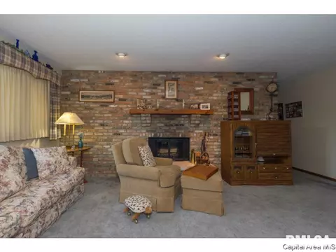 4 S Red Oak Ln, Springfield, IL 62712 photo 9