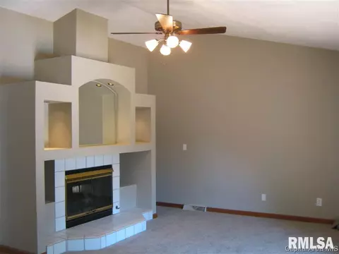 3100 Cascade Dr, Springfield, IL 62704 photo 5