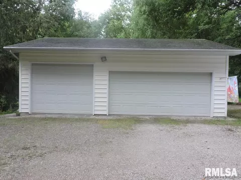 406 W Eureka St, Athens, IL 62613 photo 3