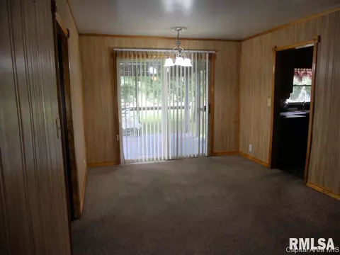 1786 Berwick Rd, Abingdon, IL 61410 photo 11